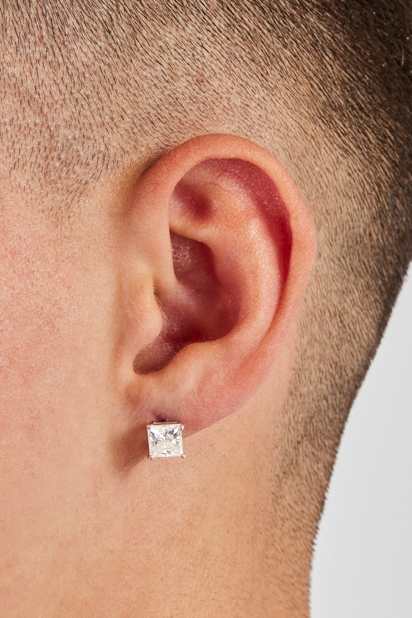 Ohrstecker mit quadratischem Moissanit-Schliff – 6 mm